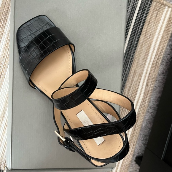 GENUINE LEATHER strappy ankle heels - Picture 4 of 7